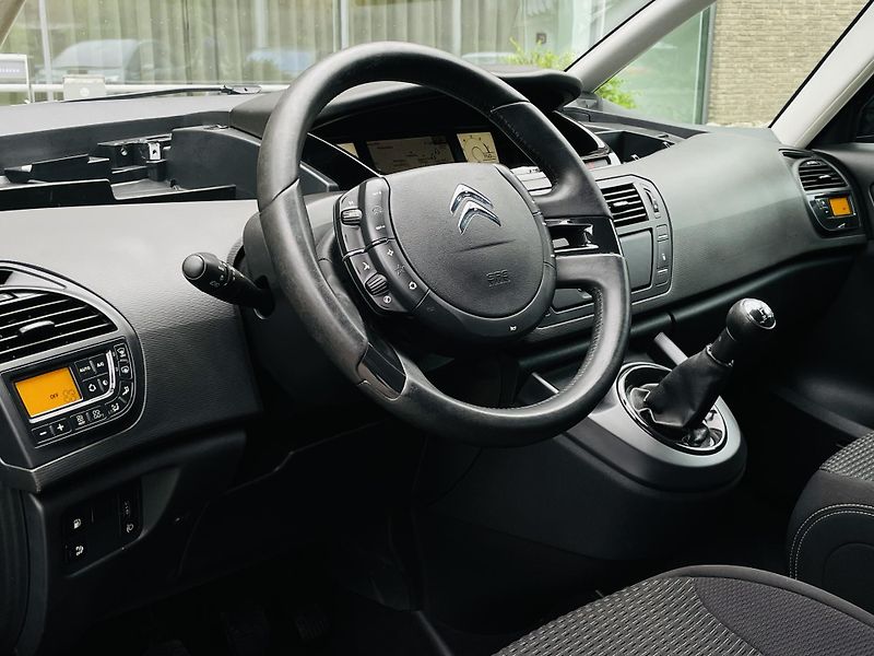 Citroën C4 Picasso 1.6i 88KW MANUÁL LED SENZORY - fotka 24 z 38