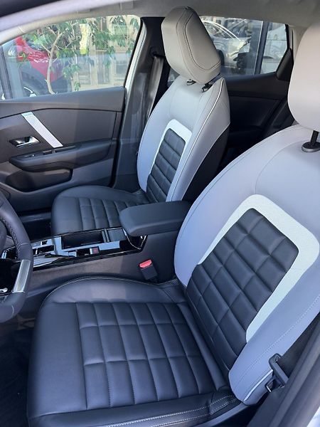 Citroën C4 MAX Petrol 130k Automatic  - fotka 8 z 15
