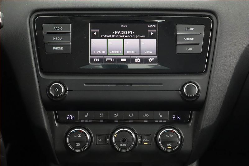 Škoda Octavia (2015) 1.6 TDI, Tempomat - fotka 9 z 11