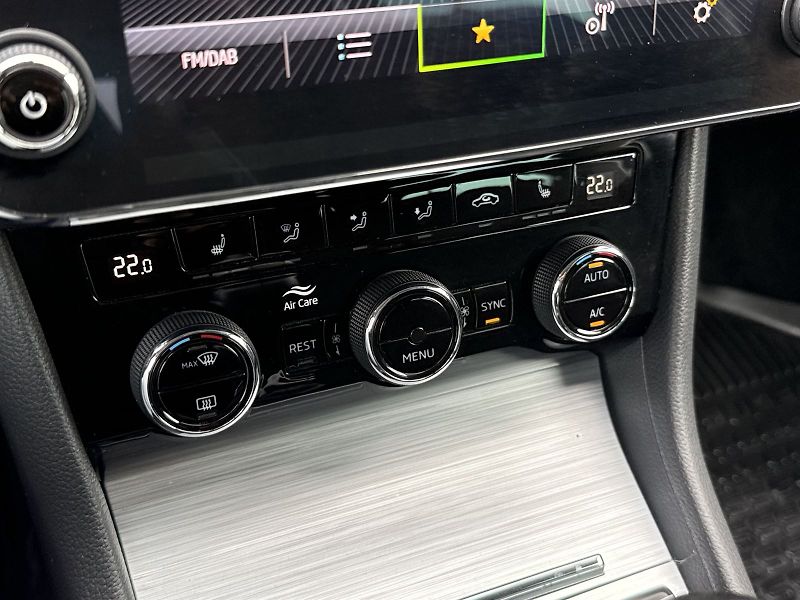 Škoda Superb (2022) 2.0 TDI Ambition - fotka 16 z 32