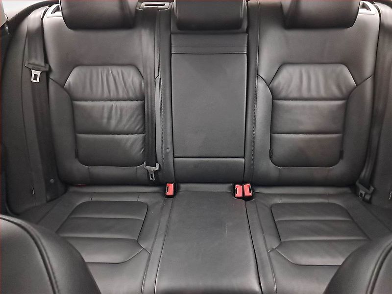 Volkswagen Passat (2014) 2.0 TDI, Navi, Xenony - fotka 10 z 23