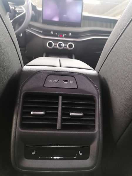 Škoda Superb 2,0 TDI AUT SELECTION 1.MAJ.ČR - fotka 13 z 18