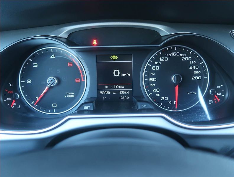 Audi A4 (2015) Attraction 2.0 TDI, 4X4 - fotka 11 z 15
