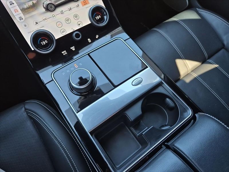 Land Rover Range Rover Velar 3,0 D300 AWD - fotka 15 z 20