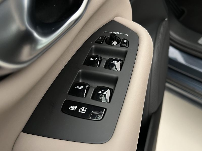 Volvo XC90 T8 AWD BRIGHT PLUS 7 MÍST - fotka 50 z 53