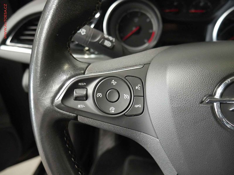 Opel Insignia (2017) 2.0CDTi, Navi, AC - fotka 16 z 19