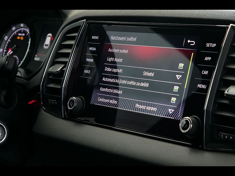 Škoda Karoq 1.5TSI 110kW Sportline Tažné - fotka 28 z 36