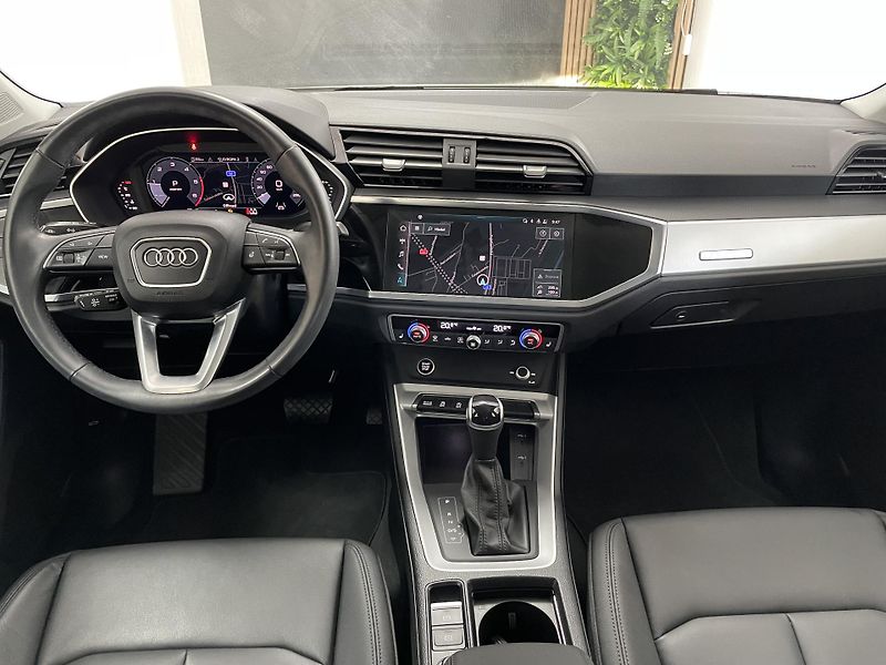 Audi Q3 40TDi ČR Sportback REZERVACE - fotka 23 z 32