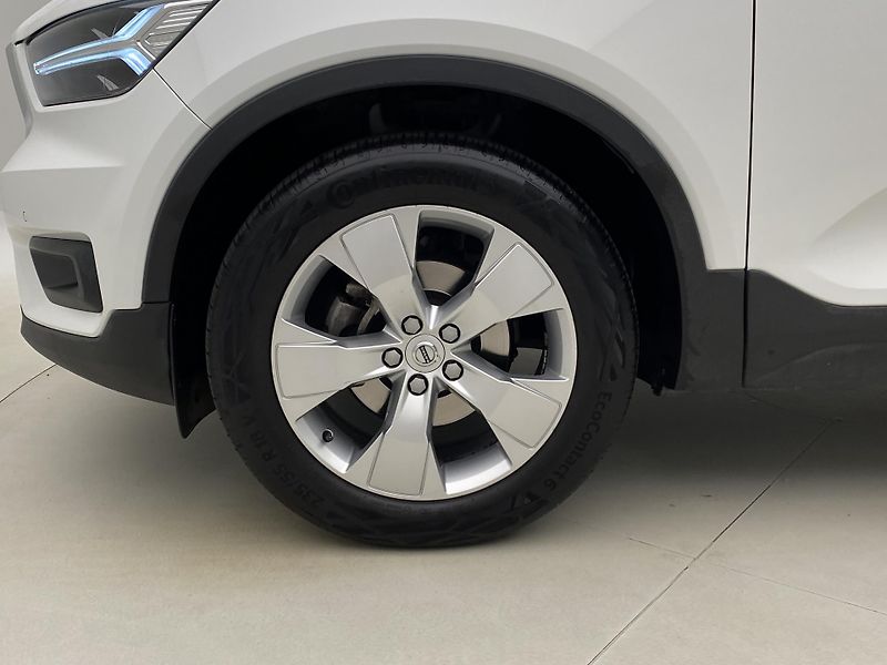 Volvo XC40 T3 MOMENTUM AUT REZERVACE - fotka 33 z 43