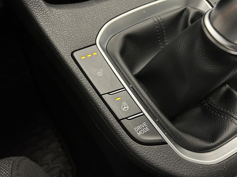 Hyundai i30 1.5 T-GDi Smart - fotka 17 z 27