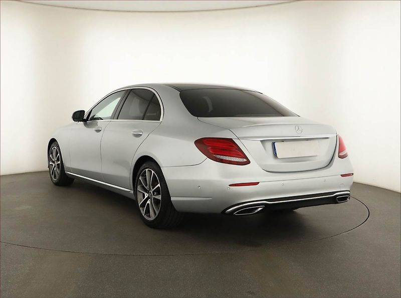 Mercedes-Benz Třídy E (2019) E 200 d - fotka 4 z 20