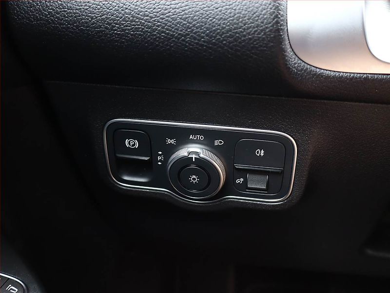 Mercedes-Benz GLB (2023) 200 d 4MATIC - fotka 22 z 24