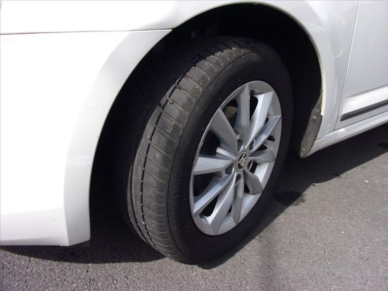 Škoda Octavia 1,6 TDI Ambiente 81kW ČR - fotka 26 z 28