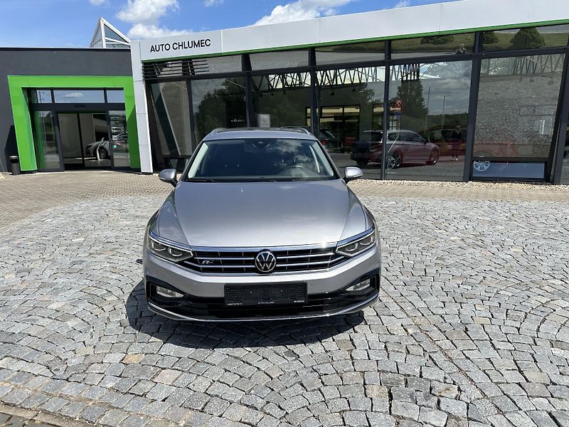 Volkswagen Passat Variant 2.0 TDI DSG R-Line 4Motion - fotka 2 z 34