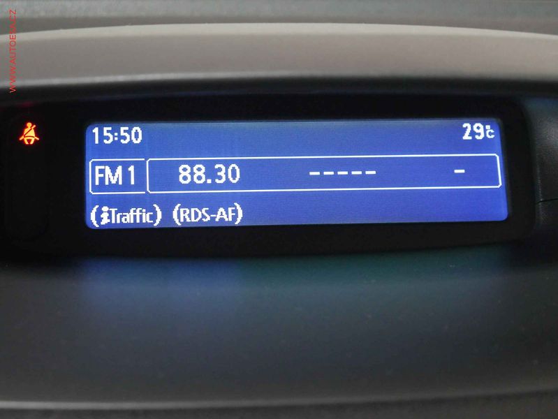 Renault Fluence (2013) 1.6 16V, 2.maj,ČR, AC, temp - fotka 15 z 20