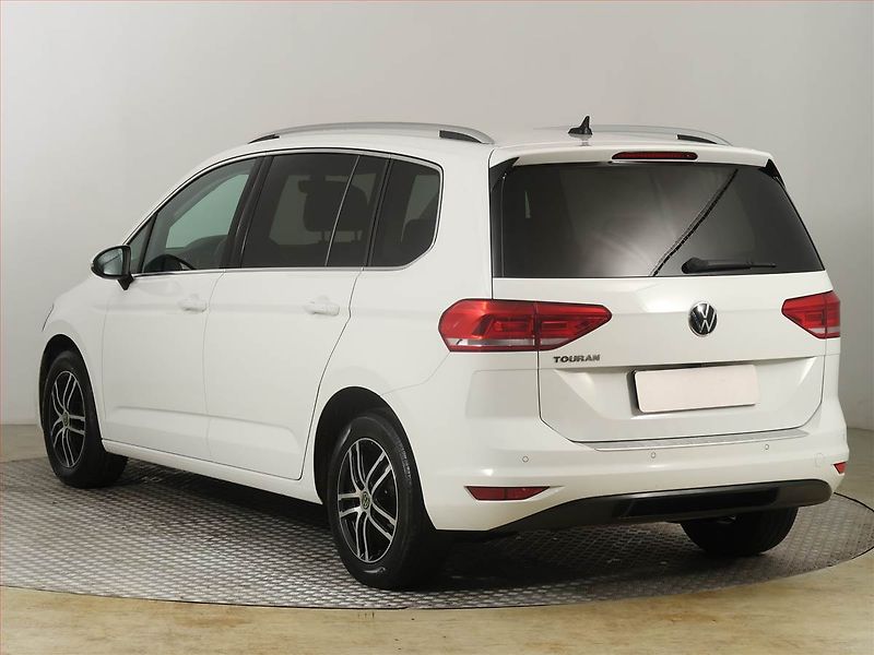 Volkswagen Touran (2021) 1.5 TSI - fotka 4 z 18