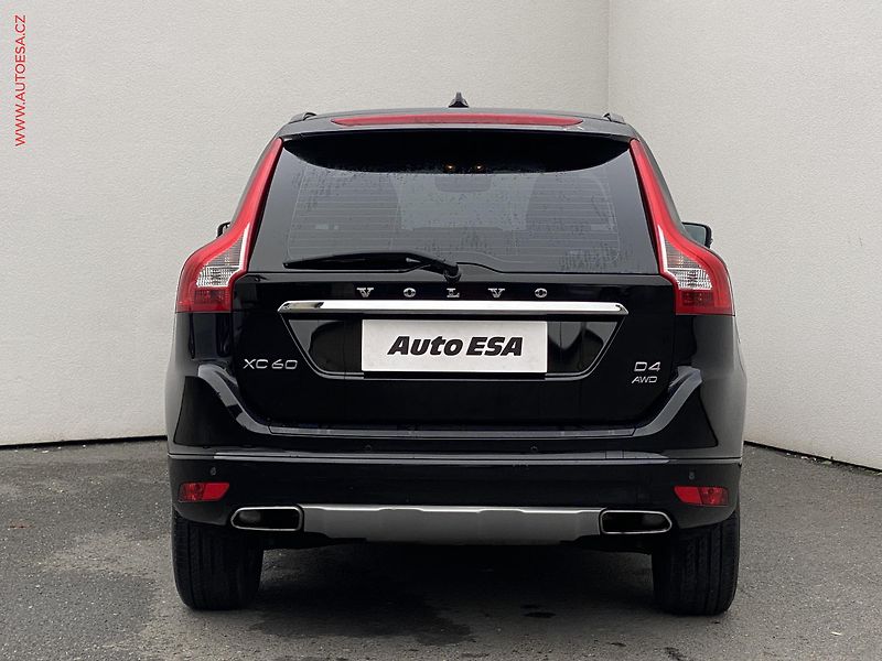 Volvo XC60 (2016) 2.4 D4 AWD, ČR, Momentum, AT - fotka 5 z 17