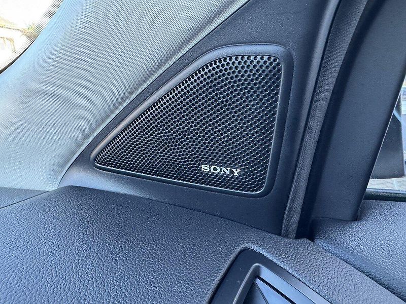 Ford Kuga (2017) 2.0TDCi AWD Xenony Kamera - fotka 11 z 49