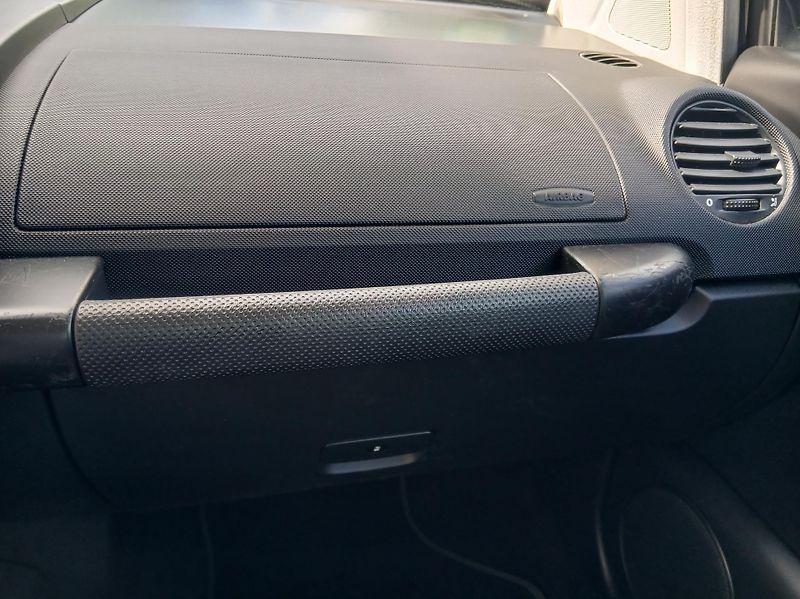 Volkswagen New Beetle 1.6i KLIMA NEHAVAROVANÉ - fotka 22 z 31