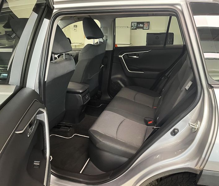 Toyota RAV4 2.5 Hybrid Comfort e-CVT, ČR - fotka 10 z 28
