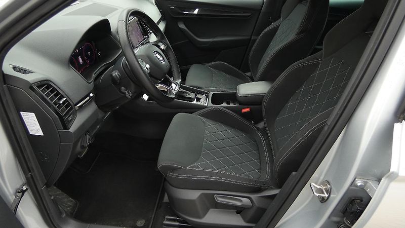 Škoda Karoq 1,5 TSI Sportline DSG - fotka 19 z 25