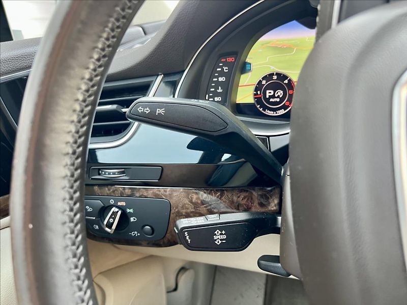 Audi Q7 3,0 TDi  MATRIX  VZDUCH  200kW - fotka 30 z 54