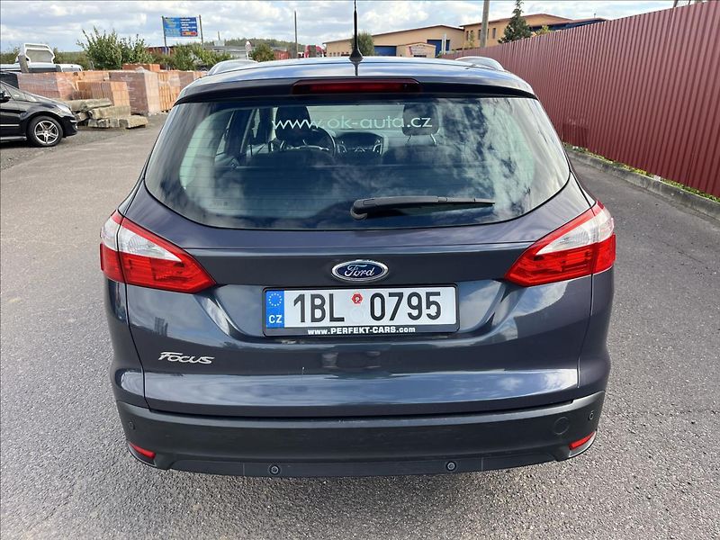 Ford Focus 1,6 TDCi KLIMA ROZVODY SERVIS - fotka 7 z 38
