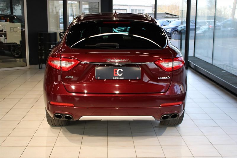 Maserati Levante SQ4 GranLusso ACC/Pano/B&W - fotka 5 z 37