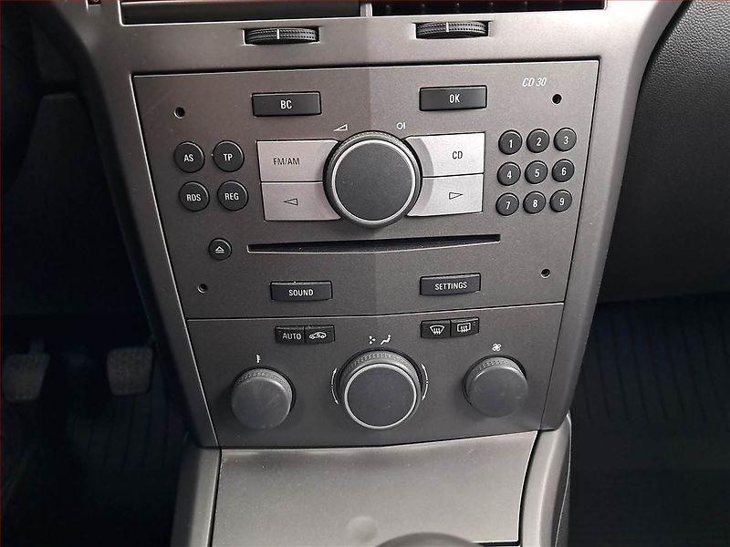Opel Astra (2006) 1.6 16V, Tažné, dobrý stav - fotka 15 z 17