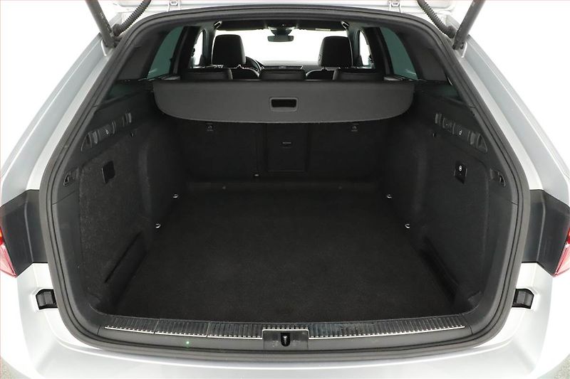 Škoda Superb (2022) Laurin&Klement 2.0 TDI - fotka 23 z 25