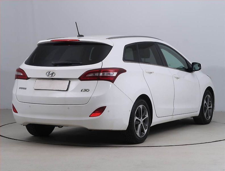 Hyundai i30 (2015) 1.6 CRDi, Serv.kniha, Navi - fotka 5 z 20