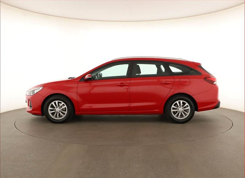 Hyundai i30 (2017) 1.0 T-GDI, Tempomat - fotka 3 z 13