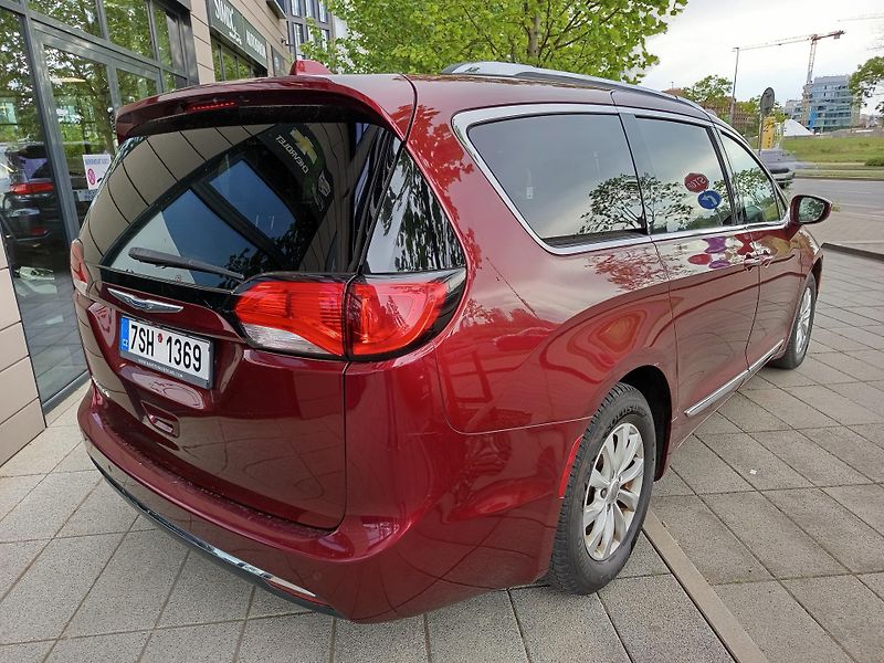 Chrysler Pacifica (2018) Touring L, model 2019 - fotka 3 z 23