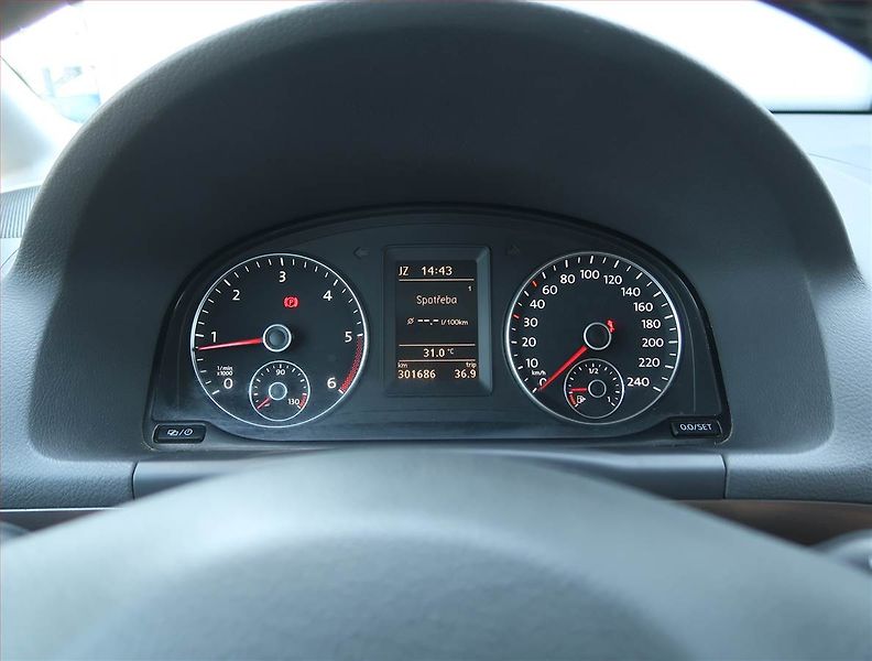 Volkswagen Touran (2013) 2.0 TDI, Navi, Tempomat - fotka 11 z 19