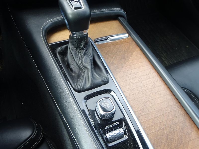 Volvo S90 D4 140kW Inscription ČR - fotka 16 z 25