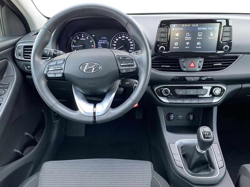 Hyundai i30 COMFORT 1.5i 80kW MAN6 - fotka 16 z 30