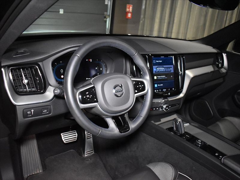 Volvo XC60 2,0 B4 AWD R-Design tažné. - fotka 14 z 22
