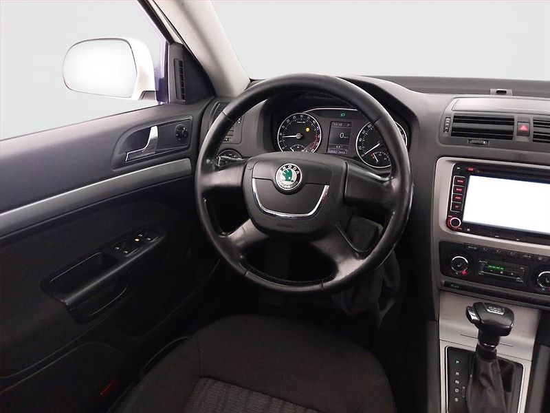 Škoda Octavia (2011) Elegance 2.0 TDI, 4X4 - fotka 7 z 18