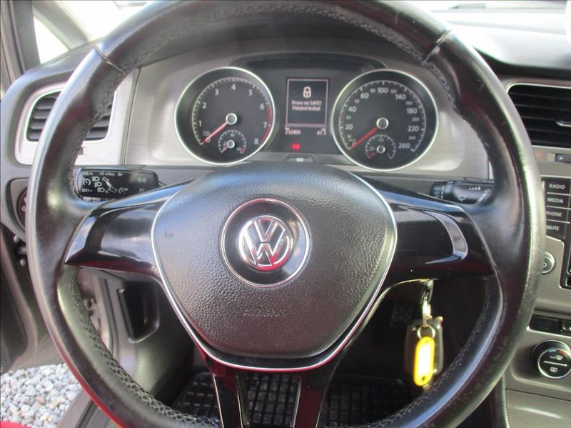 Volkswagen Golf 1,2 TSi,aut.klima.serv.kn. - fotka 20 z 39