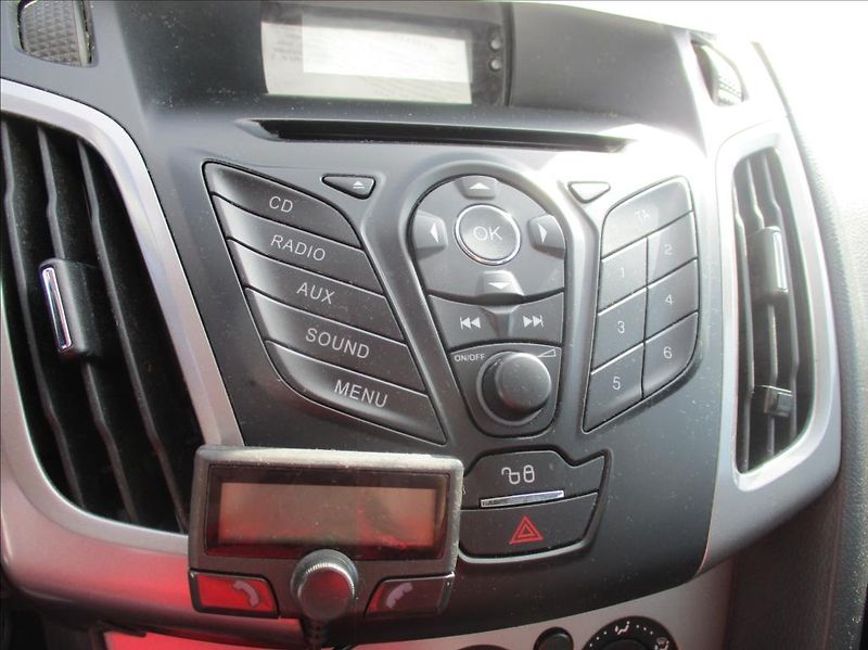 Ford Focus 1,6 i, klimatizace,serviska,CZ - fotka 19 z 36