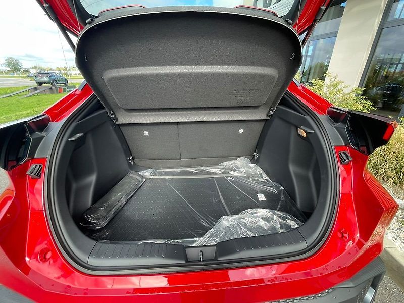 Toyota C-HR 1.8 Hybrid FWD Style - fotka 10 z 28