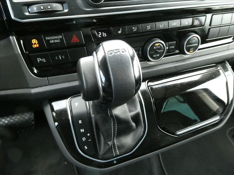 Volkswagen Multivan 2,0 TDi 150kW DSG GenerationSi - fotka 32 z 57