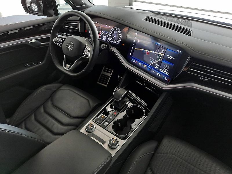 Volkswagen Touareg (2023) 3.0 TDI R-Line 4Motion (210kW/ - fotka 12 z 29