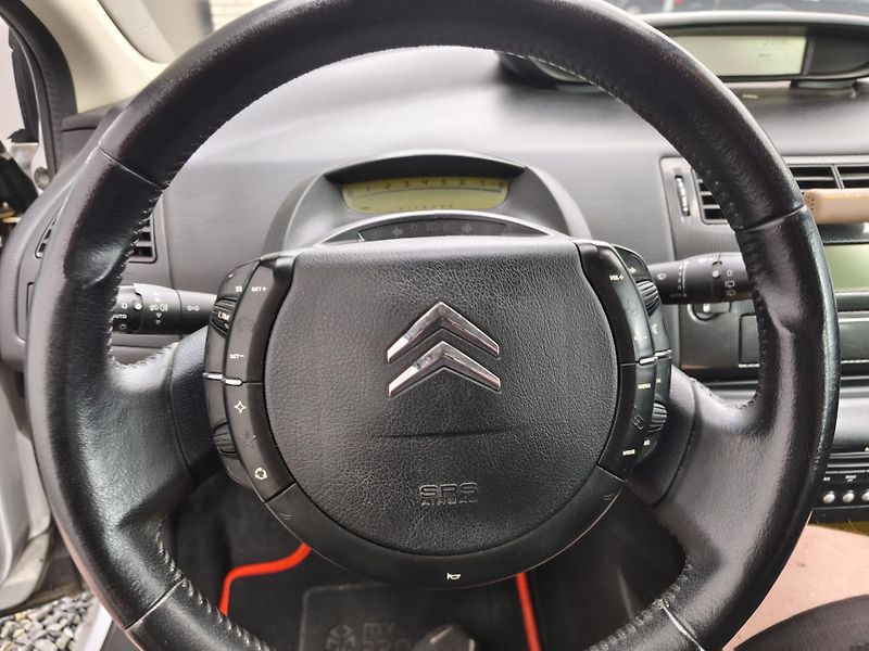 Citroën C4 2,0i 103KW - fotka 14 z 17