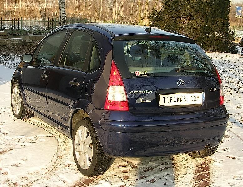 Motor ukrývající se za přední maskou má síly víc než dost.