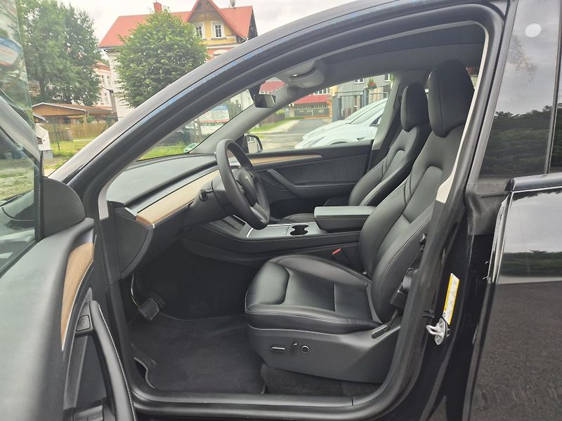 Tesla Model Y LONG RANGE DUAL MOTOR TZ 89 % - fotka 11 z 48