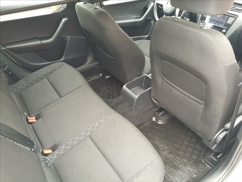 Škoda Octavia 1,6 TDI kombi - fotka 13 z 19