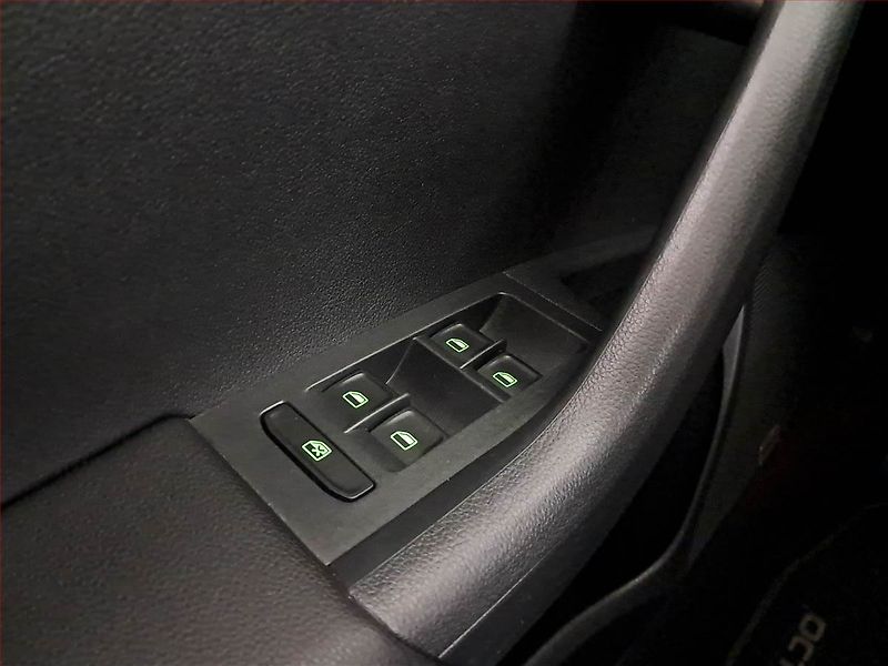 Škoda Octavia (2015) 1.6 TDI, Navi, Tempomat - fotka 15 z 15