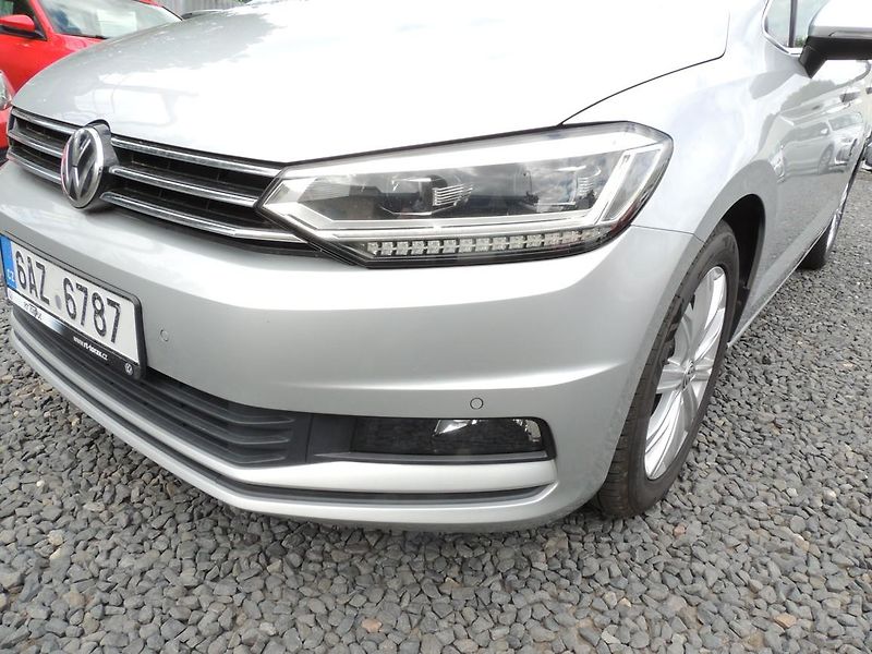 Volkswagen Touran (2018) 1.4TSi,110kw,7míst,Top výbava, - fotka 42 z 55