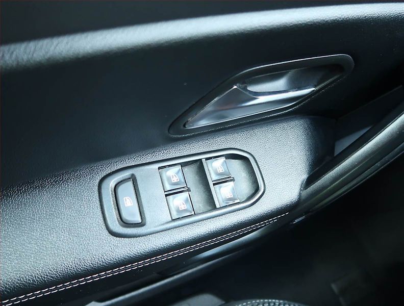 Dacia Duster (2018) 1.6 SCe, Navi, Tempomat - fotka 15 z 15
